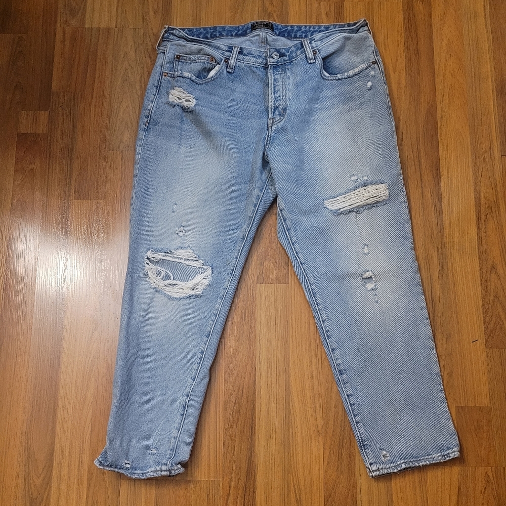 A&F Slim boyfriend jeans